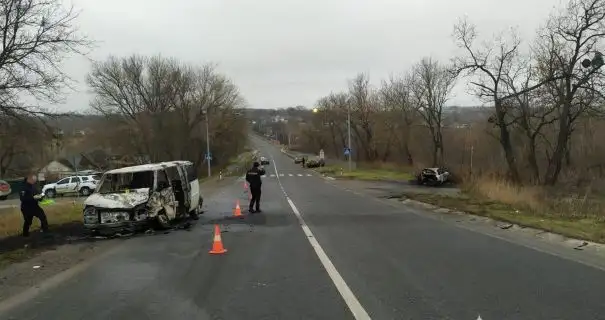 На Черкащині зіштовхнулися та згоріли два автомобілі