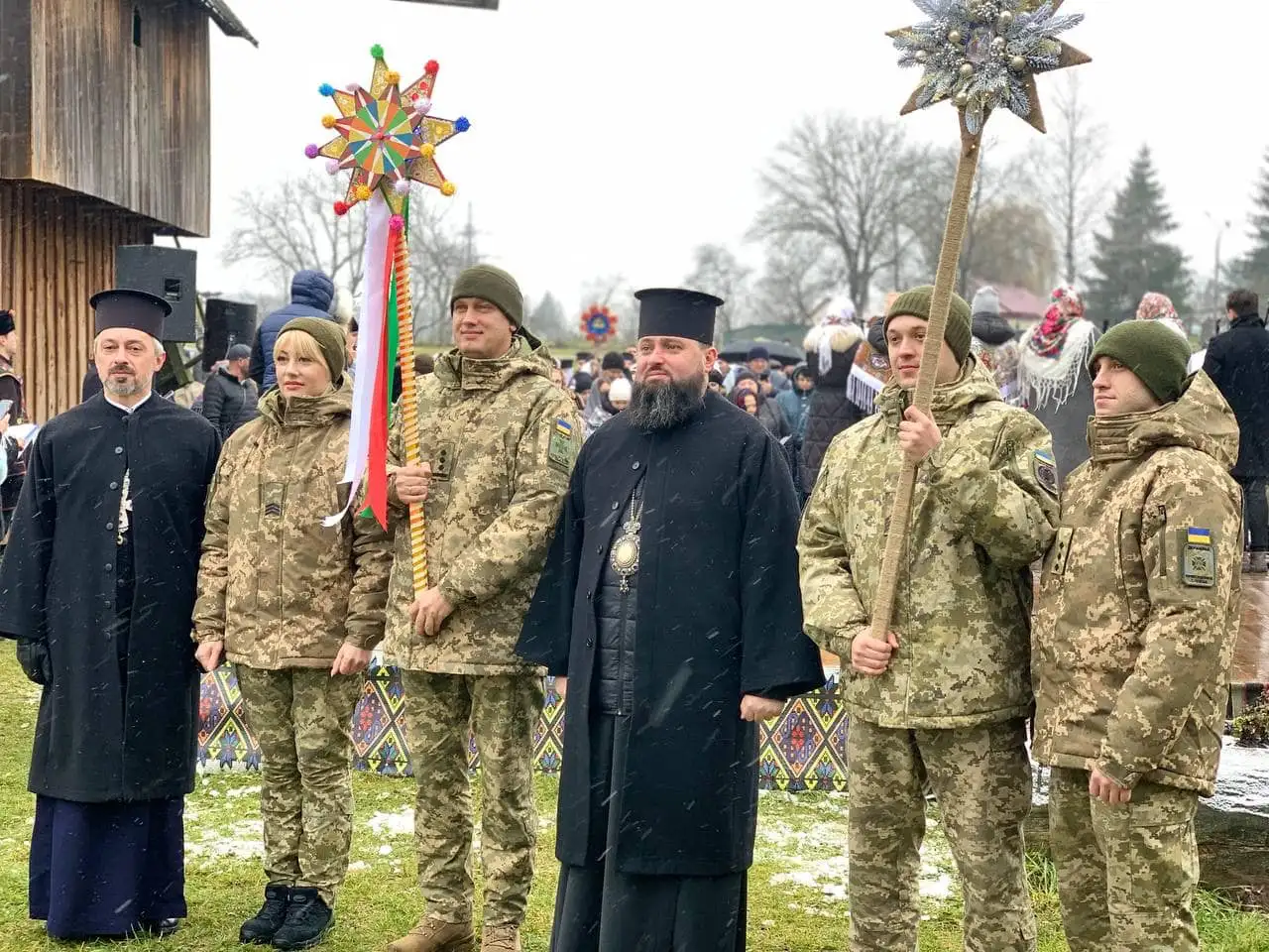 Почти 1400 человек: на Буковине установили рекорд по самому массовому исполнению колядки (фото, видео)