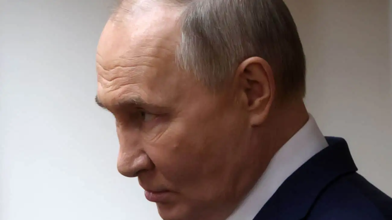 Putin toughens punishment for rebellion in Russia and decides to fight extremism from Ukraine