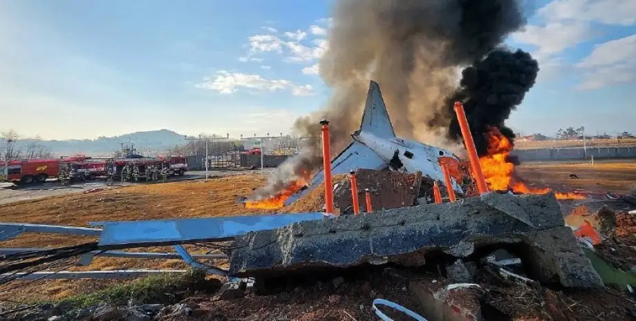 Passenger plane crashes in South Korea, killing more than a hundred people