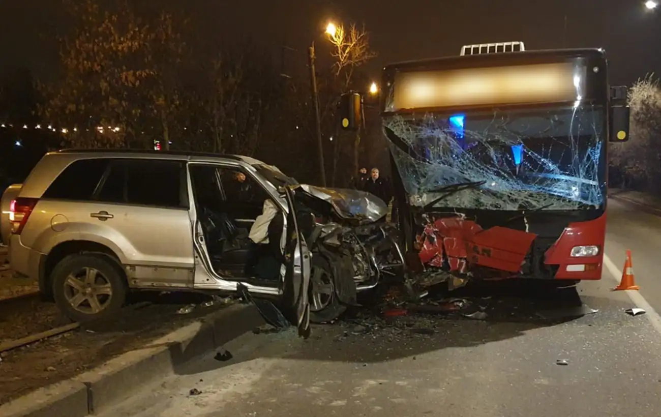 В Харькове произошло ДТП с автобусом: много пострадавших (фото)