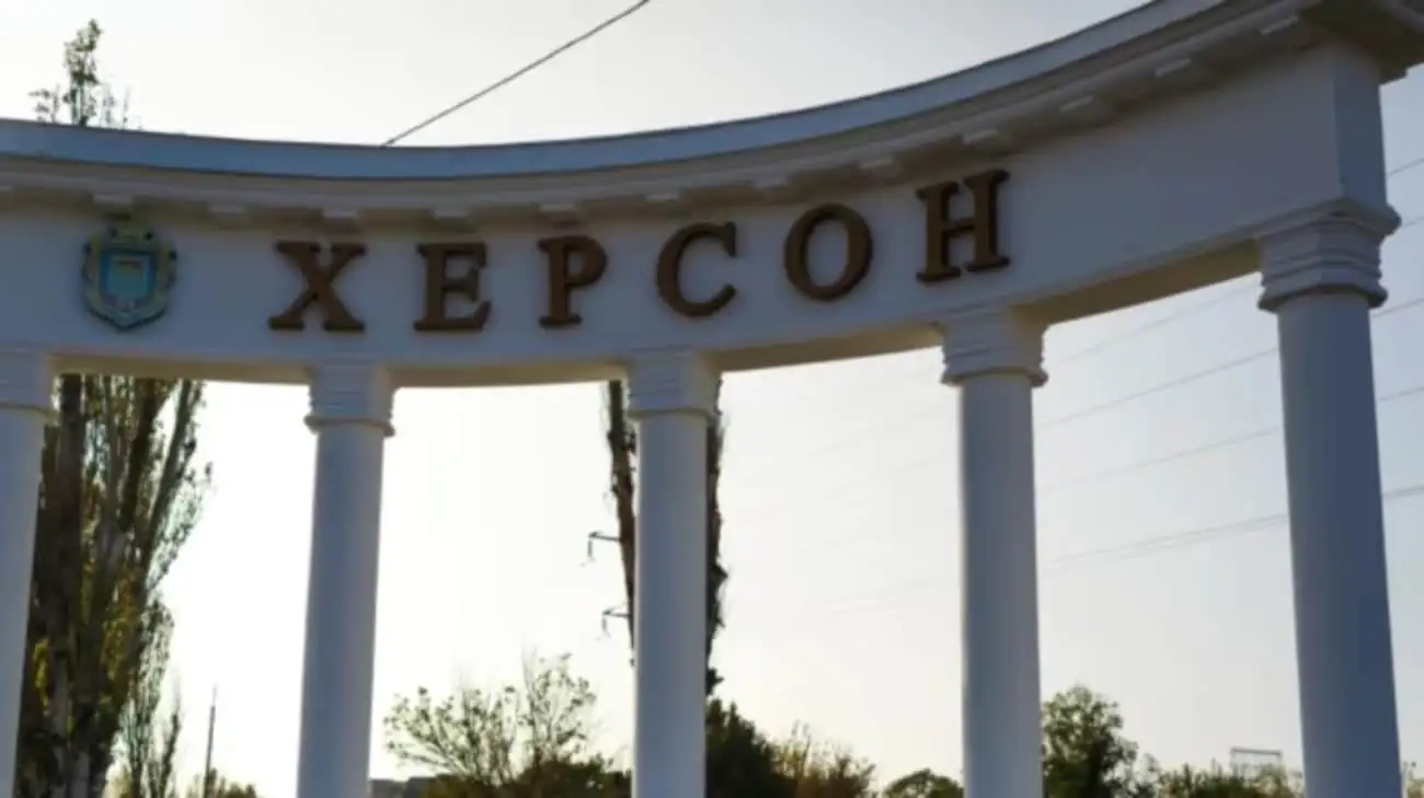 Russians attack Kherson's Dniprovskyi district at midnight, injuring woman 