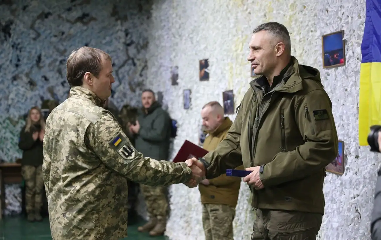 Кличко привіз від столичної громади  дрони бійцям 8 бригад на передовій