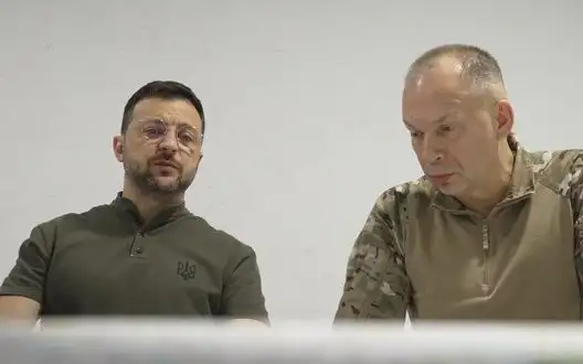 Zelenskyy listens to Syrskyi’s report on situation at front and in areas of Kursk operation. VIDEO