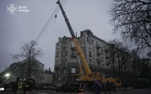 Work continues in Kyiv to eliminate consequences of Russian attack: 5 concrete monolithic slabs have already been dismantled. PHOTOS