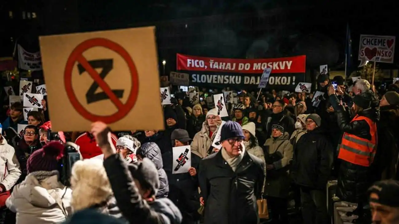 Thousands of people protest against Slovak PM in Bratislava – photo