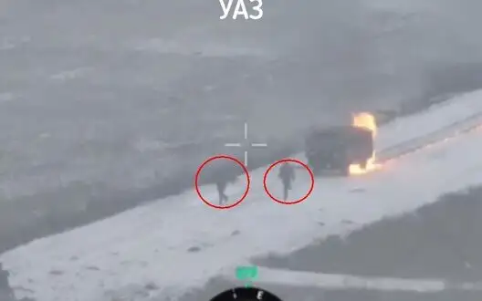 Two Russian invaders leave burning UAZ and run away as fast as they can. VIDEO