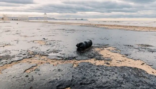 Russian tanker accident. Fuel oil pollution spreads in occupied Crimea