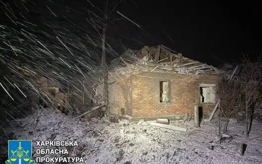 Russians hit Zolochiv in Kharkiv region with GABs, woman is wounded. PHOTOS