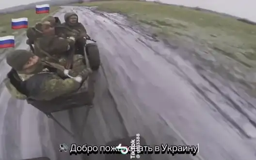 Our soldiers are transporting four prisoners in full trailer at high speed: "Welcome to Ukraine!". VIDEO