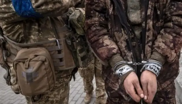 Two Ukrainian paratroopers captured 14 Russian soldiers at once — video