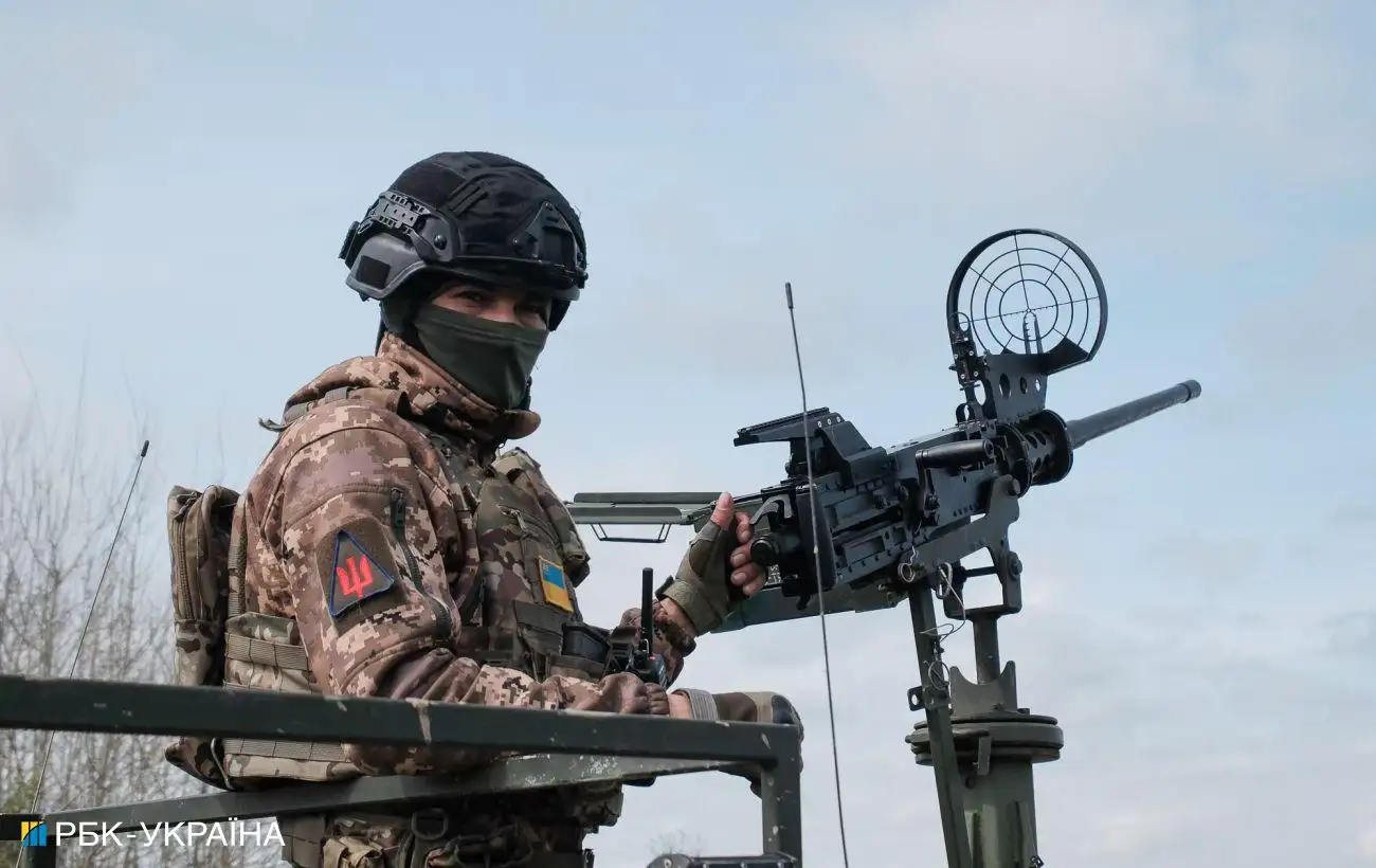 Военные показали, как сбивали "Шахед" во время ночной атаки России (видео)