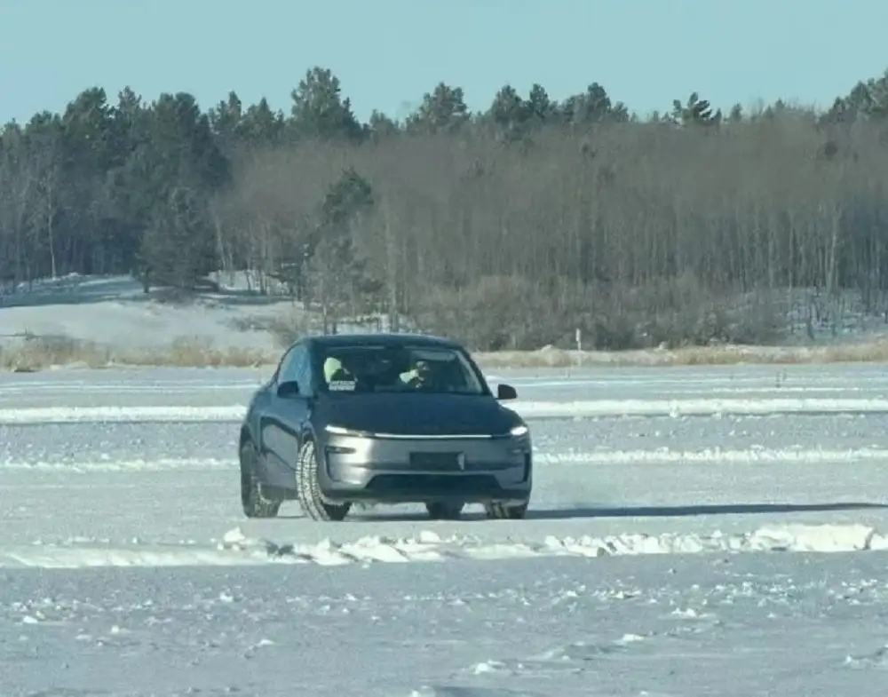 Не узнать: электрокроссовер Tesla Model Y 2025 рассекретили до презентации (фото)