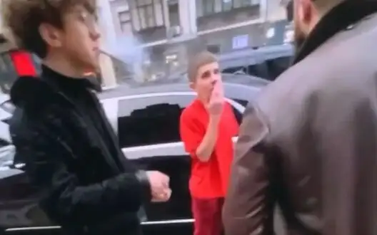 Group of juvenile silver spooners drive around Kyiv in luxury cars, accompanied by police, and sing Russian fascists’ song "I am Russian". VIDEO