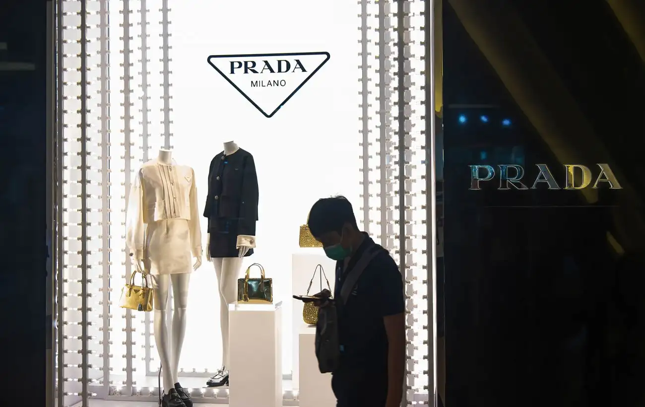 Prada хоче купити бренд Versace: що відомо