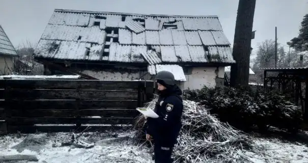 В поліції показали наслідки атаки росіян на Київщину: пошкоджені будинки