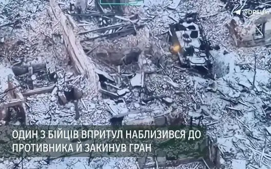 Ukrainian soldier threw grenade into enemy hideout from where occupiers were shelling our positions. VIDEO