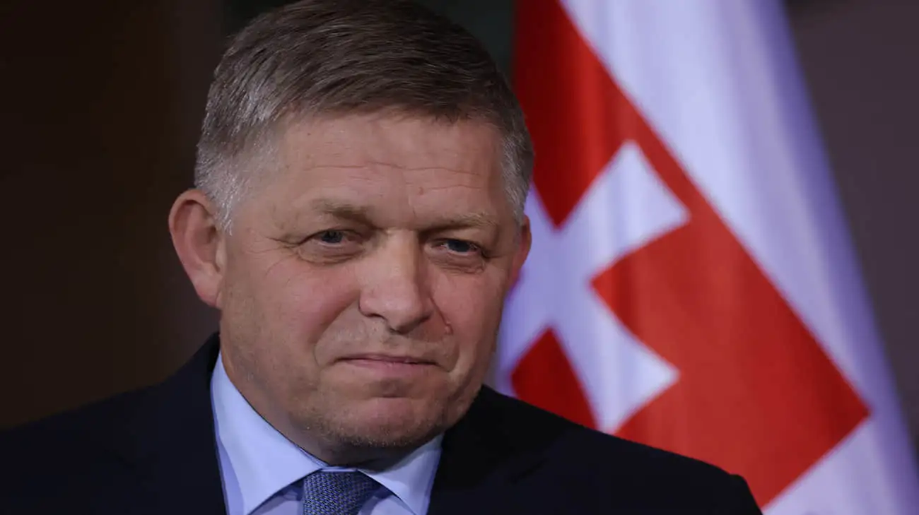 Slovak prime minister criticises schoolboy with ribbon in Ukrainian colours who refused to shake hands with president