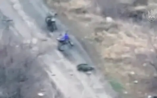 Fighters ambushed and shot two Russian soldiers on motorcycles in Kursk region. VIDEO