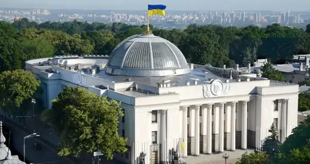 Чому в Україні досі не почав діяти закон про підвищення акцизів на сигарети?