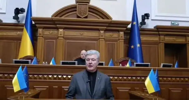 Порошенко заявив, що його не випустили за кордон у відрядження: Стефанчук відреагував