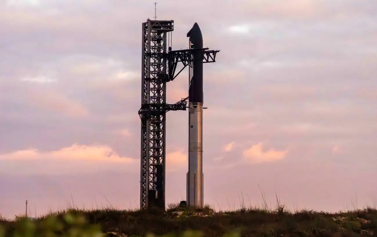 Starship Маска взорвался после запуска, авиарейсам пришлось менять маршруты из-за обломков (видео)