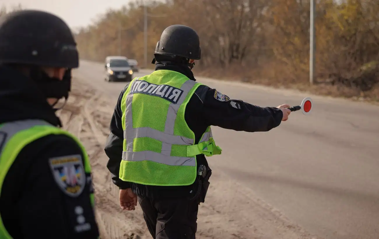 На трассе "Киев - Одесса" водитель авто сбежал от ТЦК после остановки полицией: детали