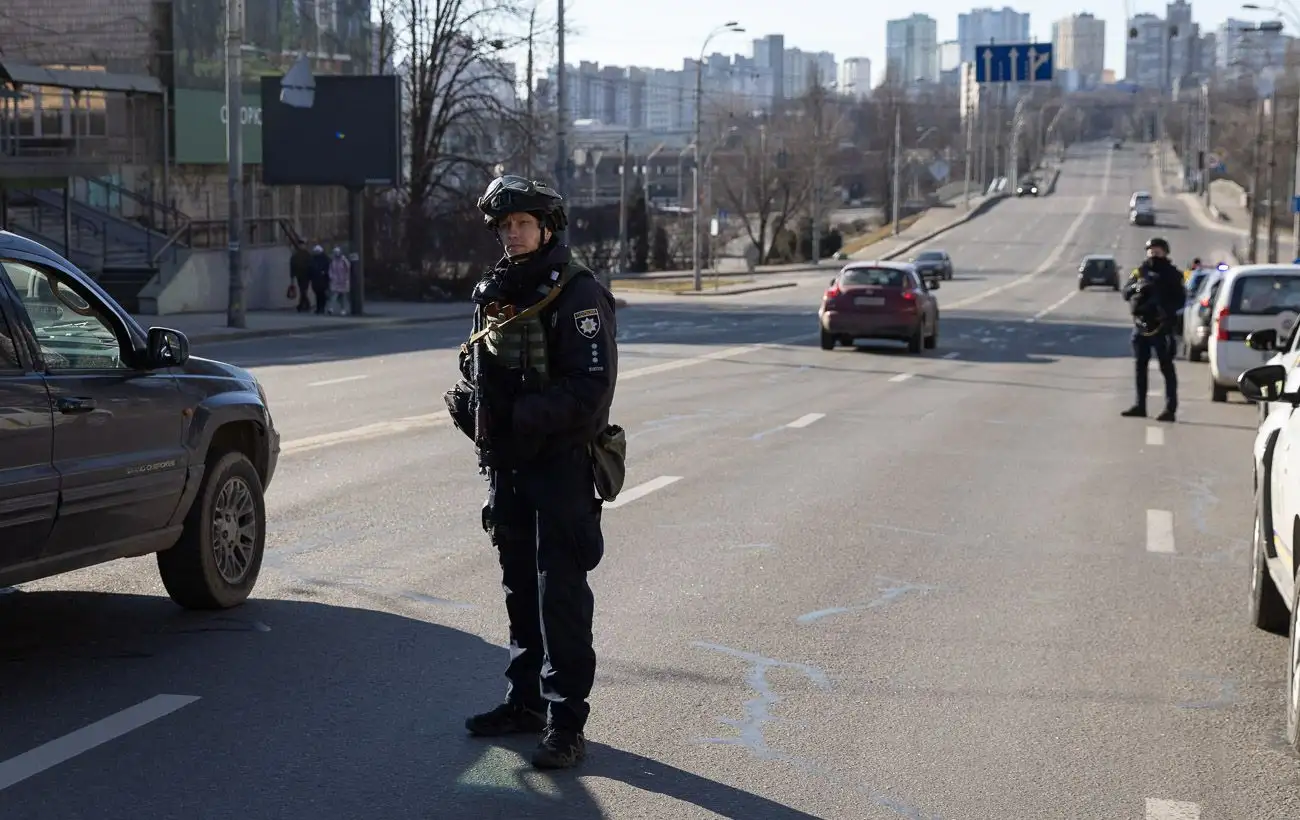 Чи можуть ТЦК вручати повістки на блокпосту: пояснення юриста