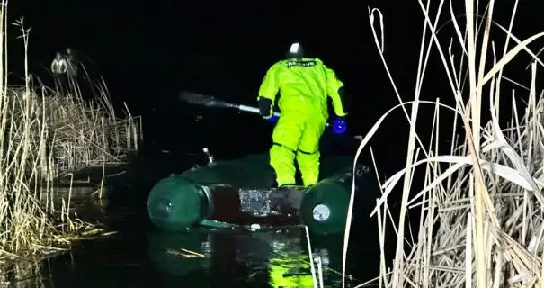 В Одесской области подростки застряли на льду посреди ставка