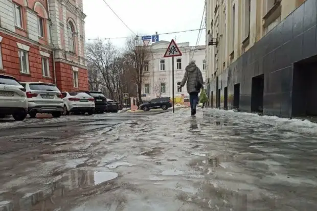 Ішов по льоду, впав, прийшов до тями - гіпс: як зробити так, щоб комунальники відповіли за свій "провтик"