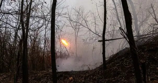 Захисники Донеччини показали, як артилерія нищить росіян поблизу Бахмута