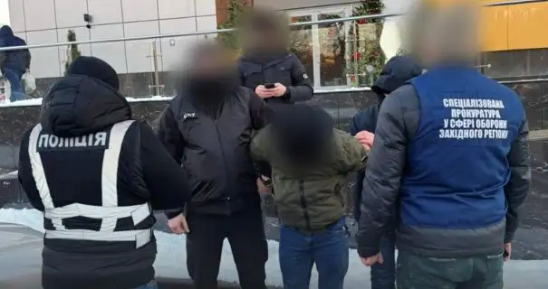 У Львові ділок за 13 тисяч доларів переправляв чоловіків до Польщі