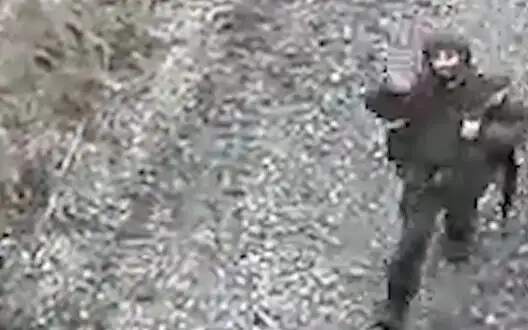 Occupier gives friendly wave to Ukrainian drone and walks cheerfully into captivity. VIDEO