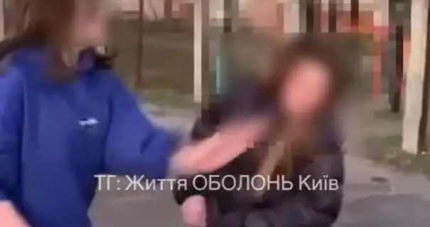 В сети появилось новое видео избиение школьницы: полиция Киева начала расследование