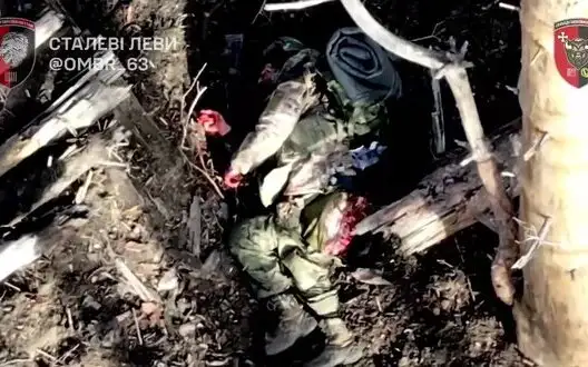 Russian invader’s rear was blown off in Serebrianskyi Forest by precise munition drop. VIDEO 18+