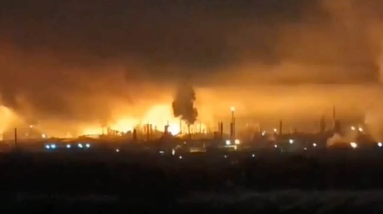 Drones attack Nizhny Novgorod refinery, Russia says – video