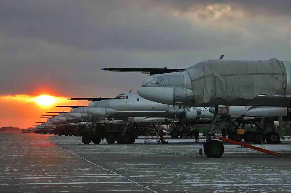 Удары украинских дронов по авиабазе "Энгельс-2" указали на новый тип воздушной угрозы, — СМИ