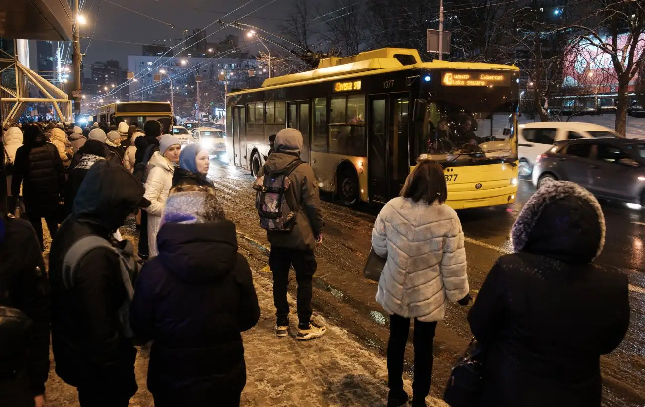 КГВА инициирует пересмотр решения об остановке транспорта во время тревог