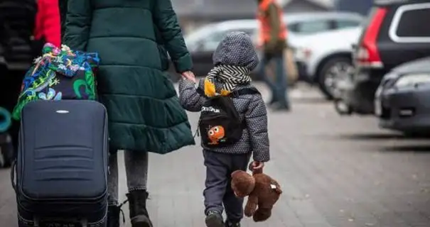 Нацбанк порахував, скільки українців виїхали з країни за рік