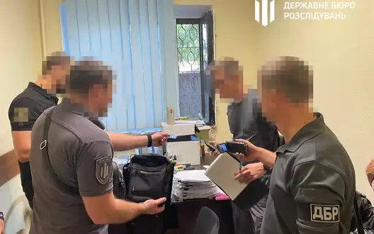 Two law enforcement officers who stole almost UAH 800 thousand from deceased pensioner will be tried in Zaporizhzhia. PHOTOS