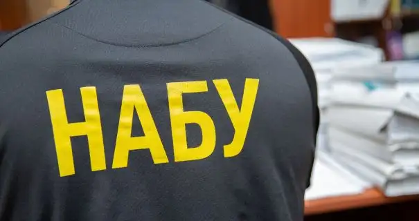 НАБУ викрили схему топпосадовця, який розбагатів на незаконних нафтопродуктах