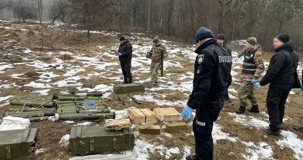 На Черниговщине обнаружили масштабные тайники оружия и боеприпасов