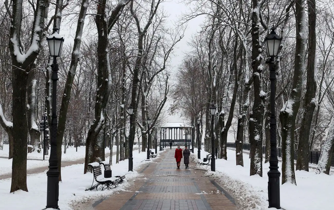 Київ засипає снігом: що відбувається на вулицях міста (фото)