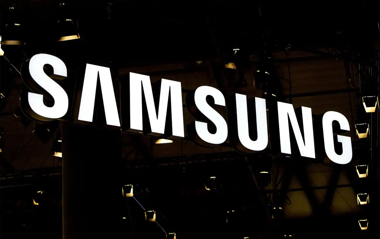 Samsung розробляє телефон із потрійним складанням: що відомо про новий гаджет