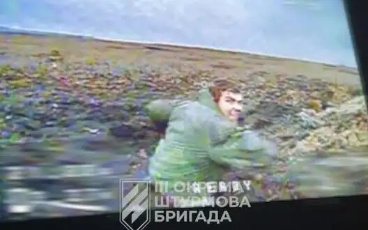 Russian soldier fends off kamikaze drone with his hand but is eliminated moment later, left limbless. VIDEO