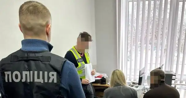 Заробили на асфальті півмільйона: у столиці оголосили про підозру посадовиці через ремонт доріг