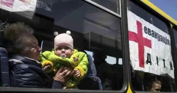 У зоні активних бойових дій на Донеччині залишаються понад 200 дітей