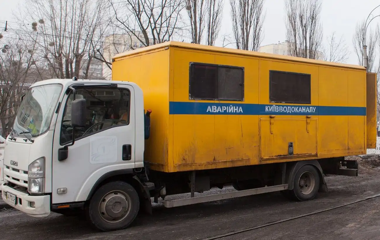 В Киеве неподалеку Пущи-Водицы произошла авария: кто остался без воды и где ее найти