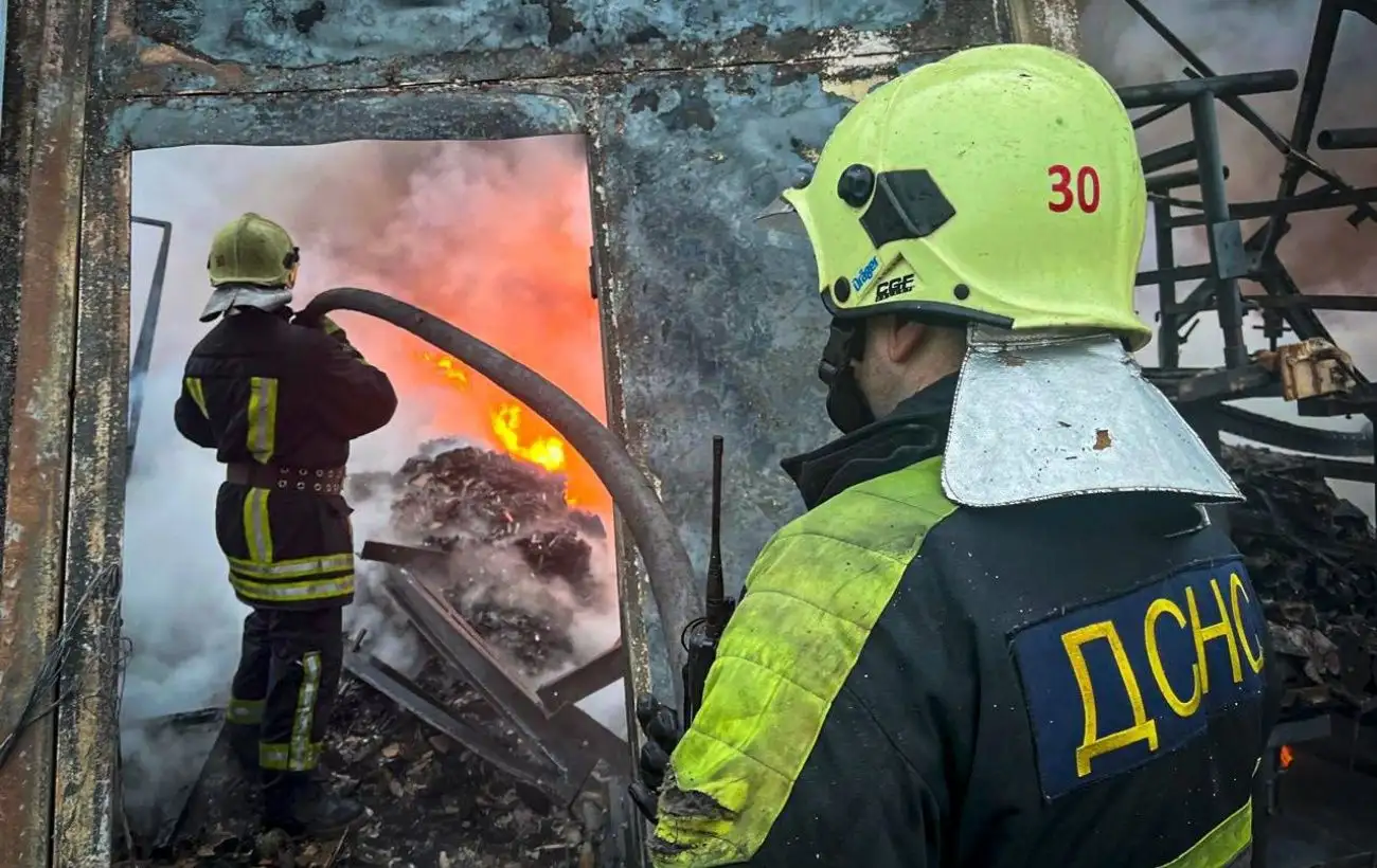 У центрі управління відходами під Фастовом спалахнула пожежа (фото)