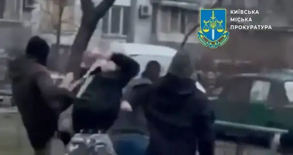 Побиття підлітка ланцюгами в Києві: за справу взялася поліція